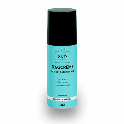 Skinfixer dagcrème voor een onzuivere en acnegevoelige huid met squalane, panthenol en hyaluronzuur.